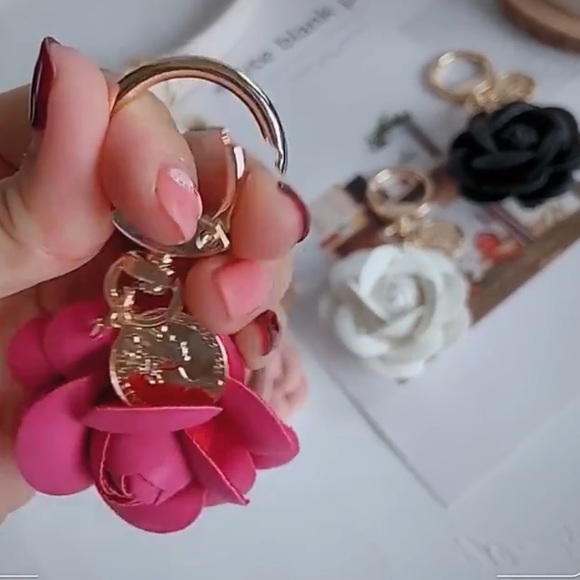 CAMELLIA BAG CHARM KEYCHAIN LEATHER FLOWER HANDMADE MULTIPLE COLORS AVAILABLE - Picture 4 of 16